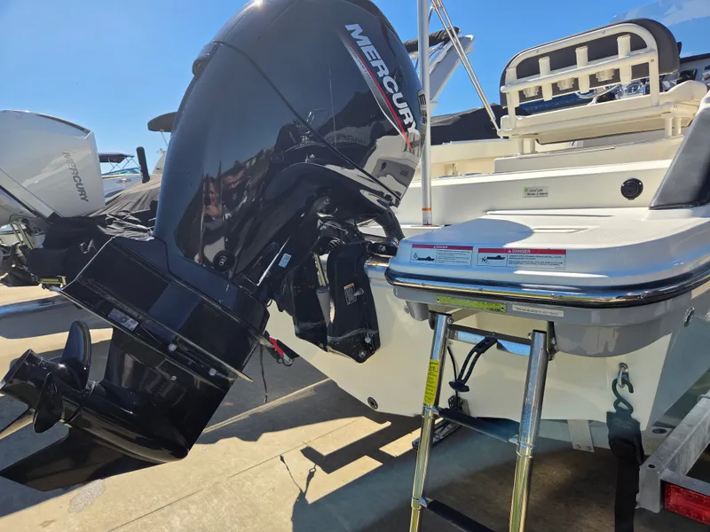Slide: The Image of Bayliner TROPHY T20CC 2023 - 13