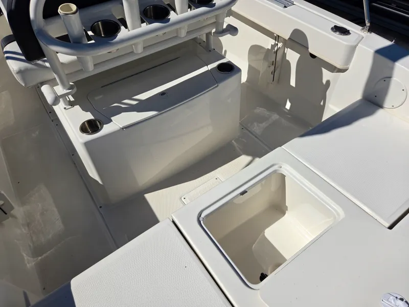 Slide: The Image of Bayliner TROPHY T20CC 2023 - 17