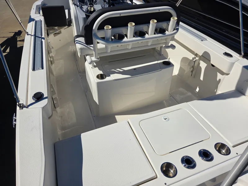 Slide: The Image of Bayliner TROPHY T20CC 2023 - 16