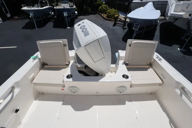 Slide: The Image of Boston Whaler 210 Montauk 2027 - 9