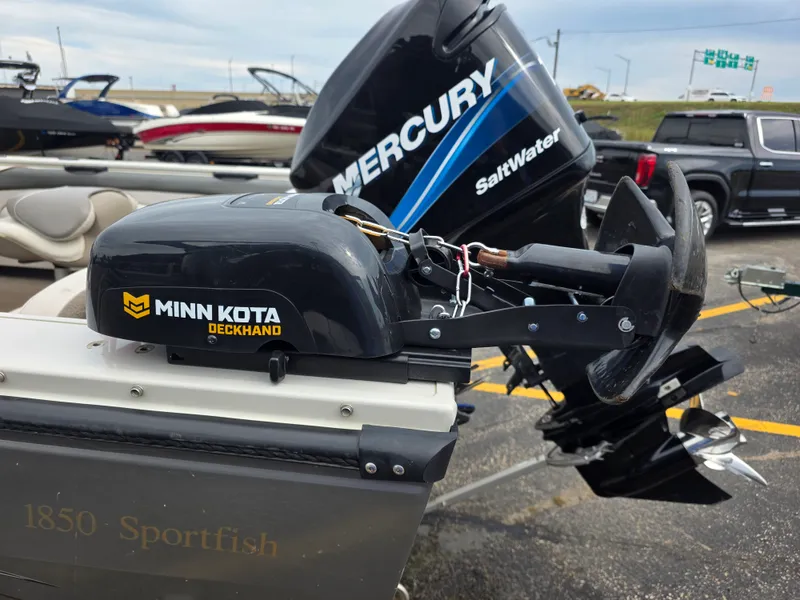 Slide: The Image of Crestliner 1850 SPORT FISH 2004 - 13