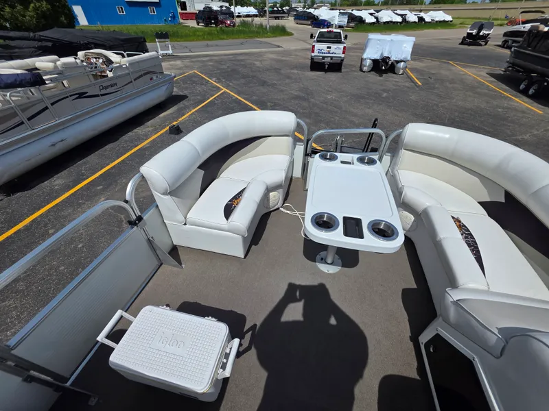 Slide: The Image of Weeres SUNDECK 220 2005 - 16
