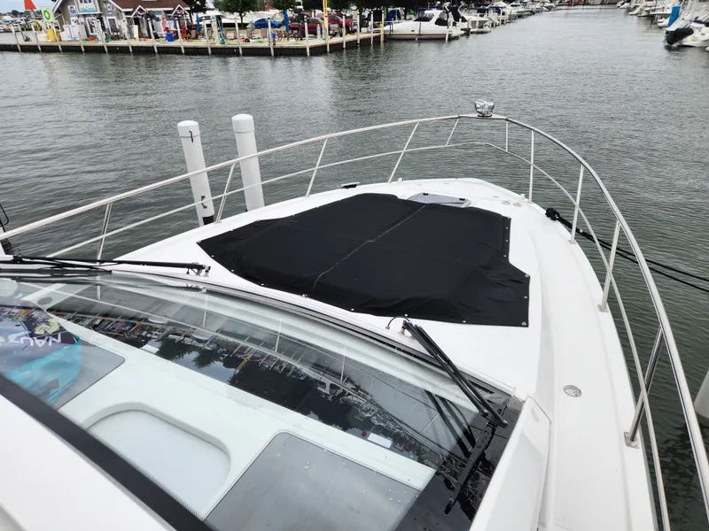 Slide: The Image of Cruisers 390 EXPRESS COUPE 2018 - 18