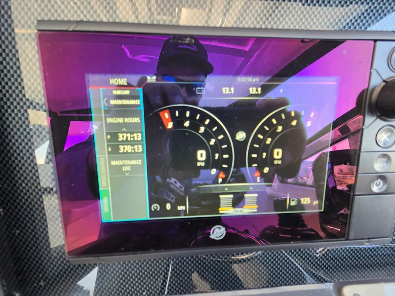Slide: The Image of Cruisers 390 EXPRESS COUPE 2018 - 12