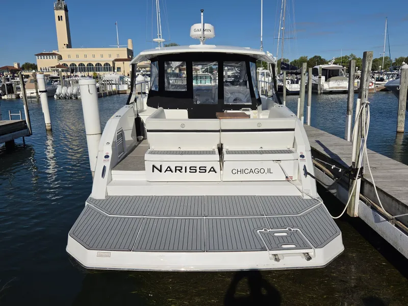 Slide: The Image of Cruisers 390 EXPRESS COUPE 2018 - 3
