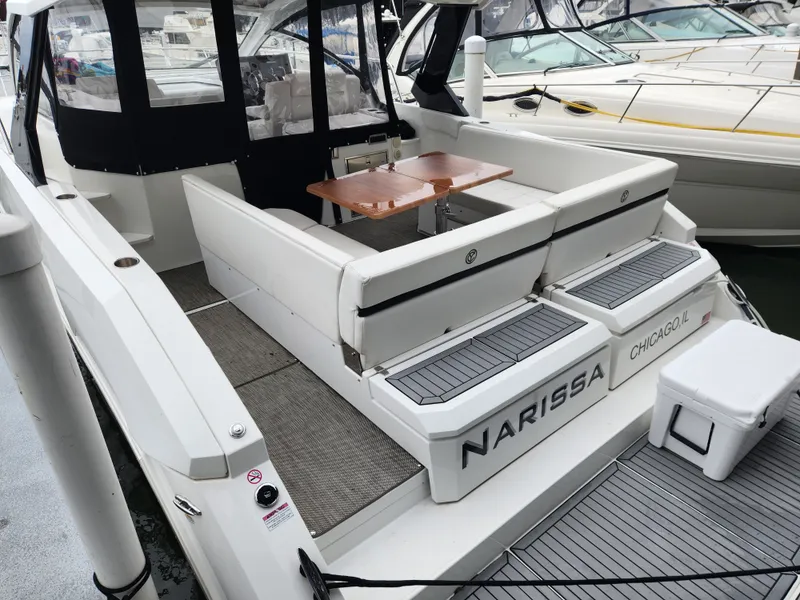 Slide: The Image of Cruisers 390 EXPRESS COUPE 2018 - 16
