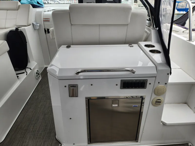 Slide: The Image of Cruisers 390 EXPRESS COUPE 2018 - 20