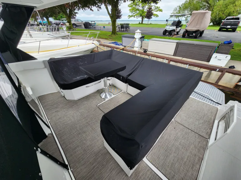 Slide: The Image of Cruisers 390 EXPRESS COUPE 2018 - 11