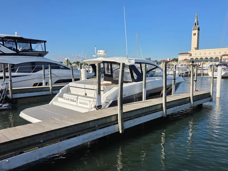 Slide: The Image of Cruisers 390 EXPRESS COUPE 2018 - 2