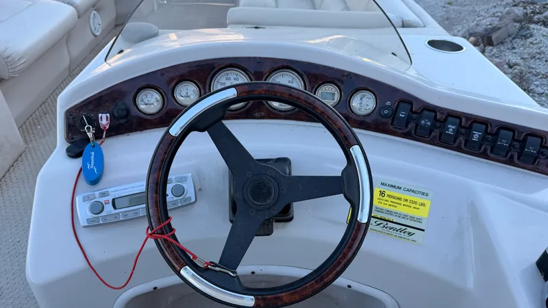 Slide: The Image of Bentley Pontoons PRESTIGE 250 LC 2008 - 16