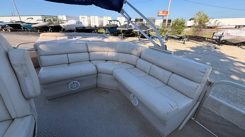 Slide: The Image of Bentley Pontoons PRESTIGE 250 LC 2008 - 24