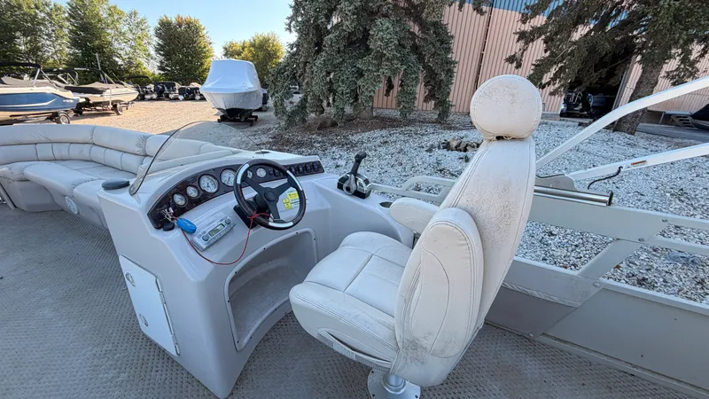 Slide: The Image of Bentley Pontoons PRESTIGE 250 LC 2008 - 15