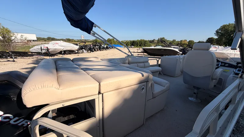 Slide: The Image of Bentley Pontoons PRESTIGE 250 LC 2008 - 26
