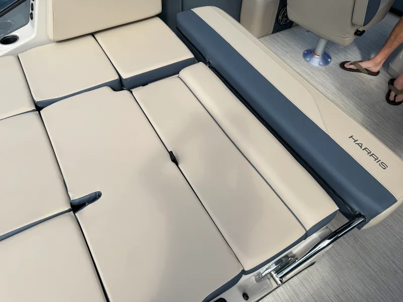 Slide: The Image of Harris Grand Mariner 250 2027 - 20