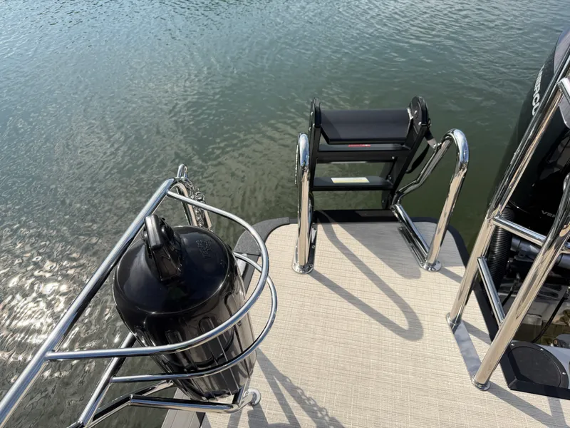 Slide: The Image of Harris Grand Mariner 250 2027 - 21