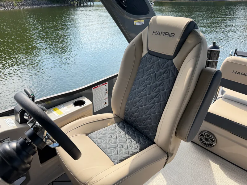 Slide: The Image of Harris Grand Mariner 250 2027 - 12