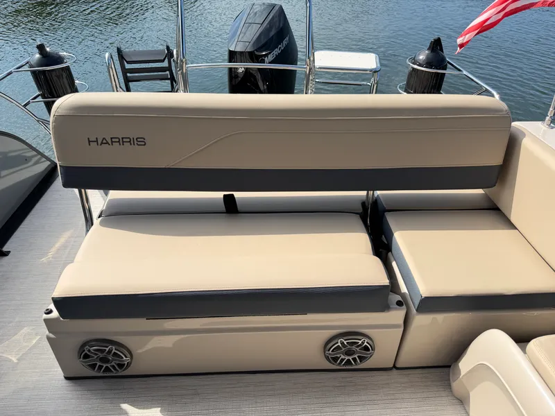 Slide: The Image of Harris Grand Mariner 250 2027 - 16