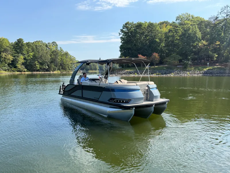 Slide: The Image of Harris Grand Mariner 250 2027 - 4