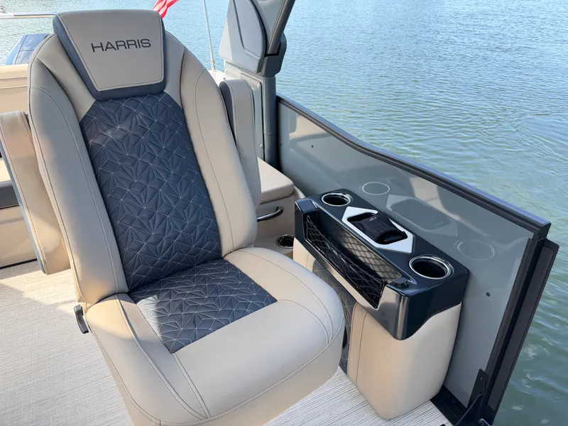 Slide: The Image of Harris Grand Mariner 250 2027 - 11
