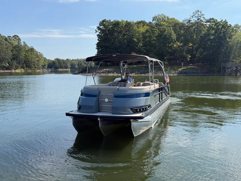 Slide: The Image of Harris Grand Mariner 250 2027 - 2