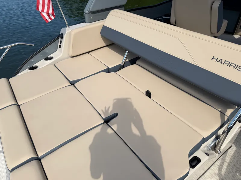 Slide: The Image of Harris Grand Mariner 250 2027 - 19