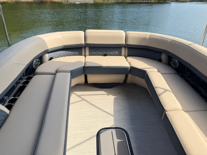 Slide: The Image of Harris Grand Mariner 250 2027 - 7