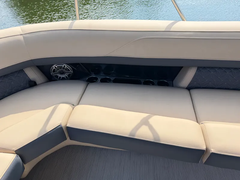 Slide: The Image of Harris Grand Mariner 250 2027 - 9