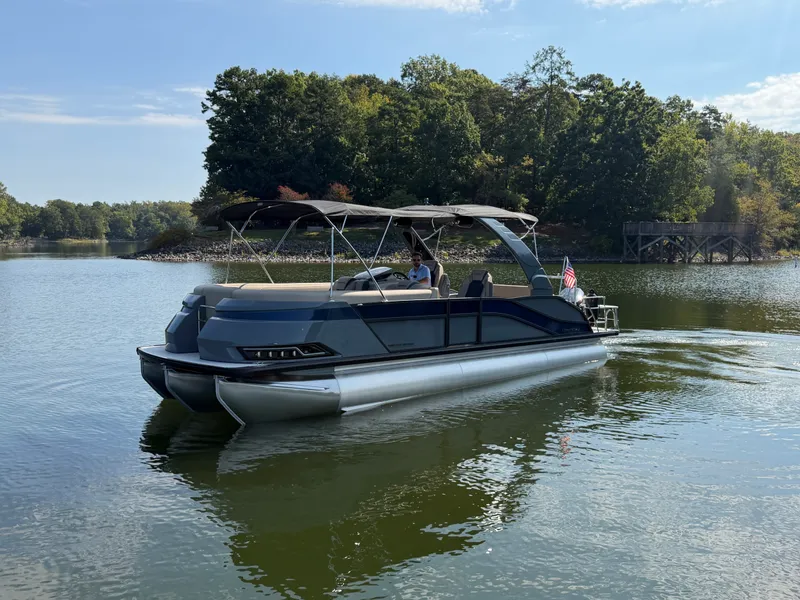 Slide: The Image of Harris Grand Mariner 250 2027 - 1