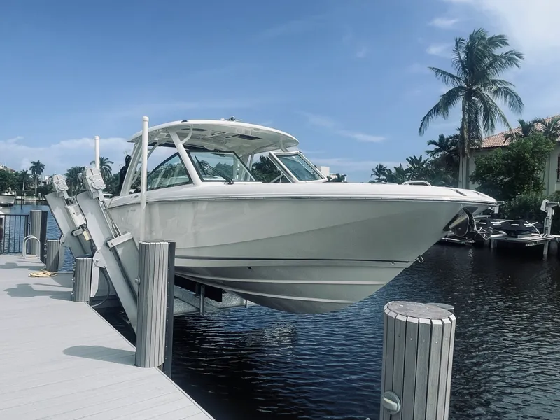 Slide: The Image of Boston Whaler 320 VANTAGE 2022 - 1