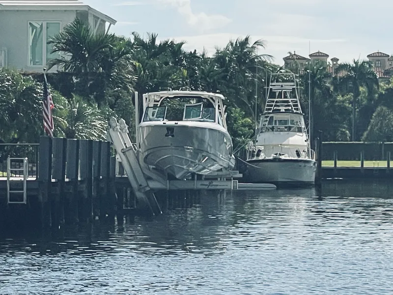 Slide: The Image of Boston Whaler 320 VANTAGE 2022 - 2