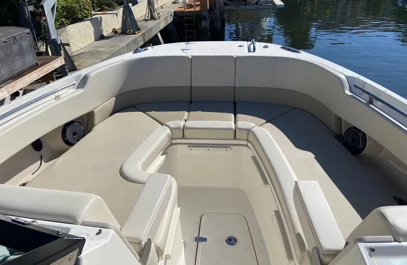 Slide: The Image of Boston Whaler 320 VANTAGE 2022 - 15