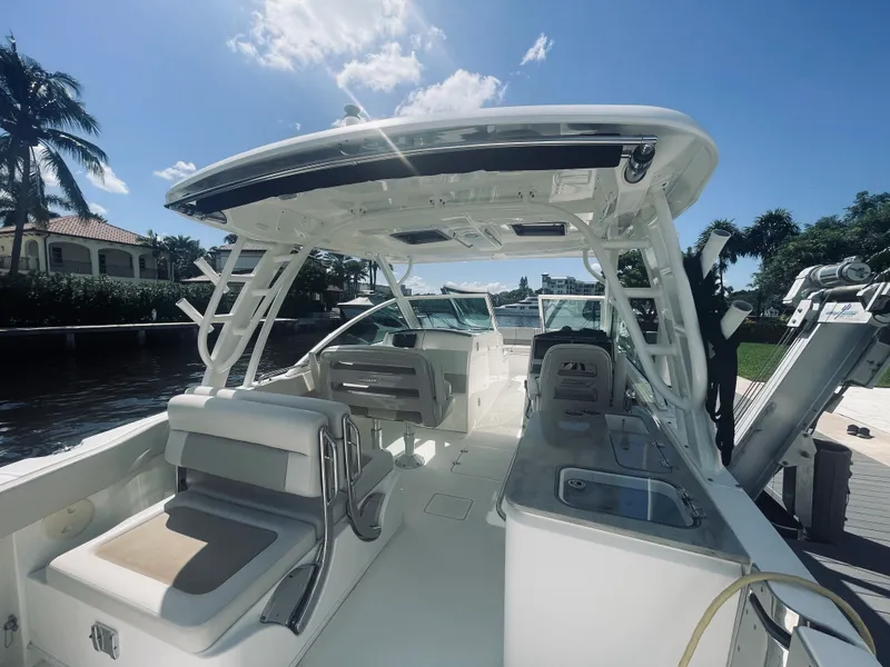 Slide: The Image of Boston Whaler 320 VANTAGE 2022 - 21