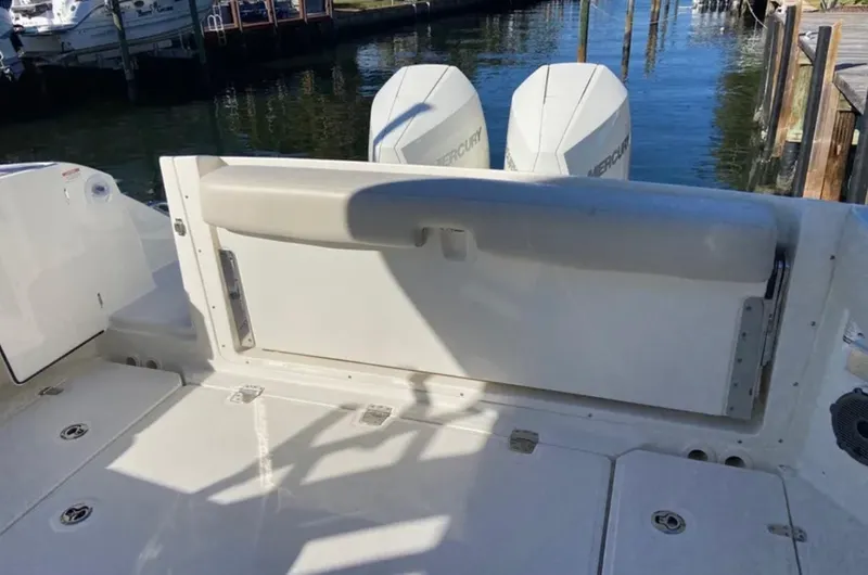 Slide: The Image of Boston Whaler 320 VANTAGE 2022 - 4