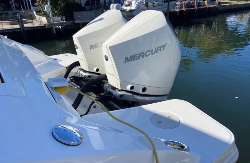 Slide: The Image of Boston Whaler 320 VANTAGE 2022 - 3