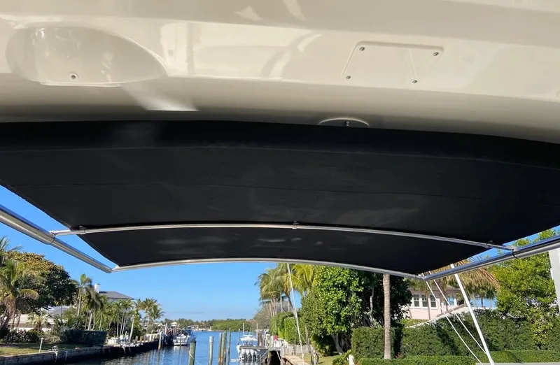 Slide: The Image of Boston Whaler 320 VANTAGE 2022 - 17