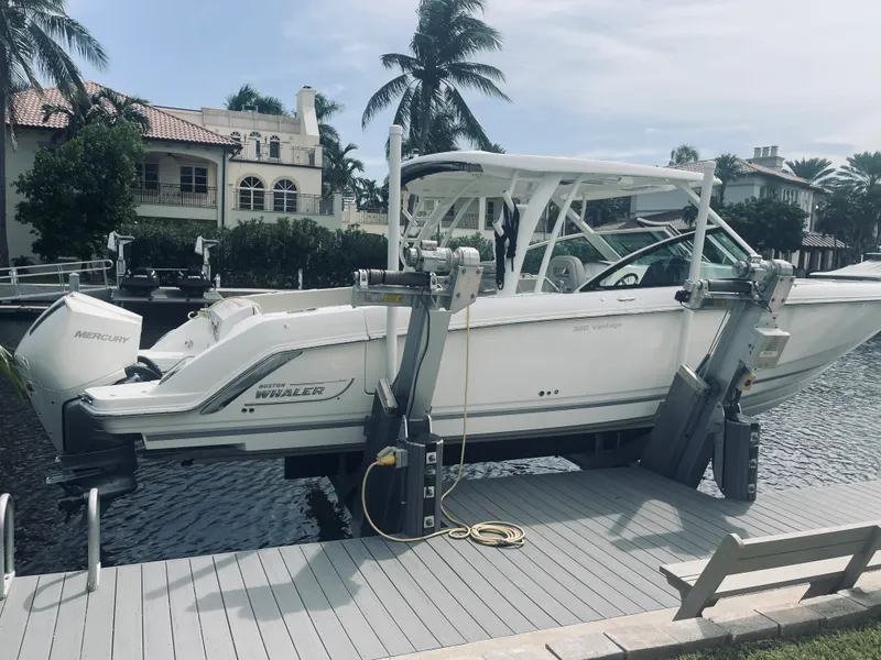 Slide: The Image of Boston Whaler 320 VANTAGE 2022 - 2