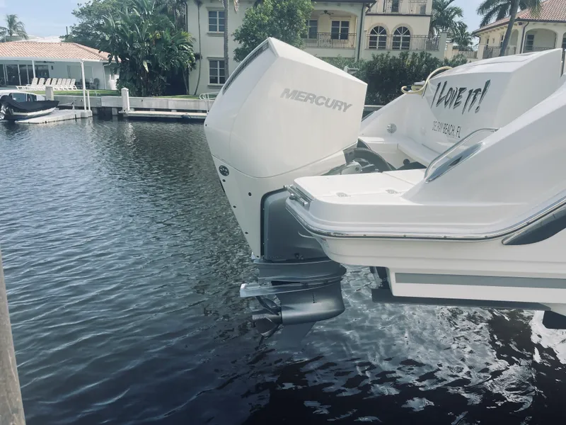 Slide: The Image of Boston Whaler 320 VANTAGE 2022 - 26