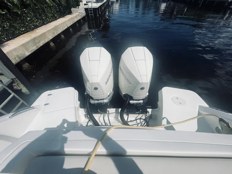 Slide: The Image of Boston Whaler 320 VANTAGE 2022 - 27