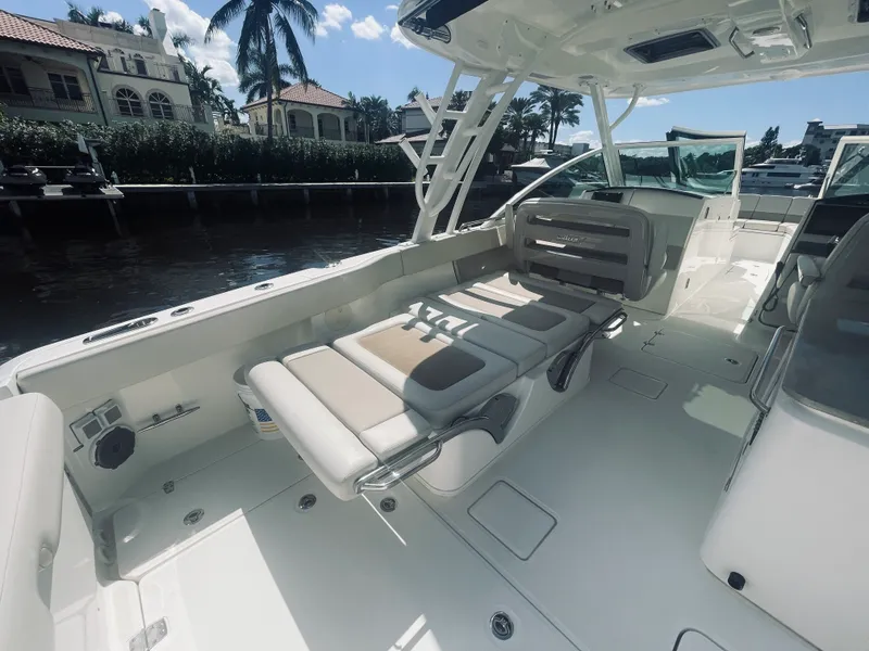 Slide: The Image of Boston Whaler 320 VANTAGE 2022 - 23