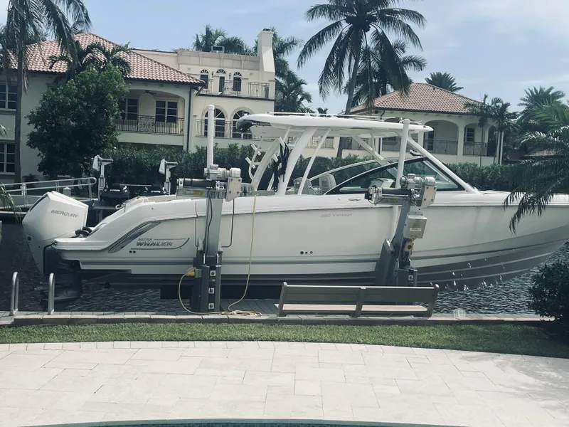 Slide: The Image of Boston Whaler 320 VANTAGE 2022 - 3