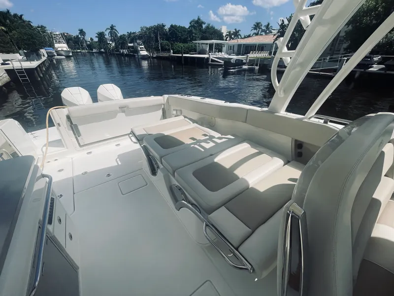 Slide: The Image of Boston Whaler 320 VANTAGE 2022 - 22
