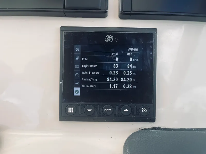 Slide: The Image of Boston Whaler 320 VANTAGE 2022 - 8