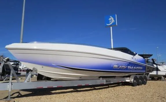 The Image of Black Thunder 43 EC Raised Deck 2022 - 0