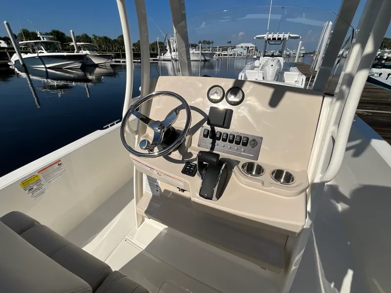 Slide: The Image of Boston Whaler 220 Dauntless 2027 - 10