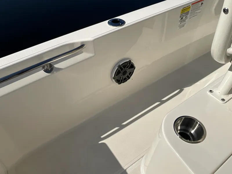 Slide: The Image of Boston Whaler 220 Dauntless 2027 - 23
