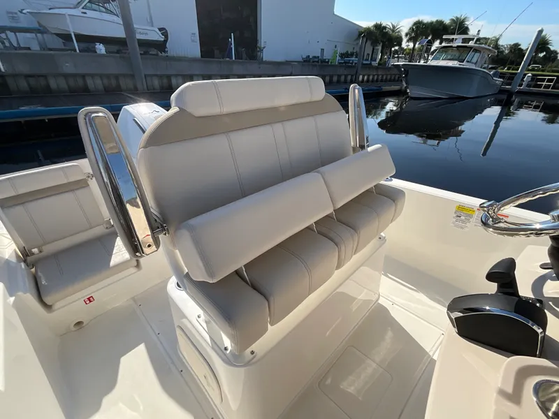 Slide: The Image of Boston Whaler 220 Dauntless 2027 - 13