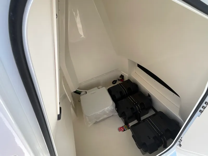 Slide: The Image of Boston Whaler 220 Dauntless 2027 - 15