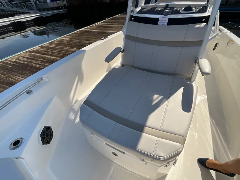Slide: The Image of Boston Whaler 220 Dauntless 2027 - 16