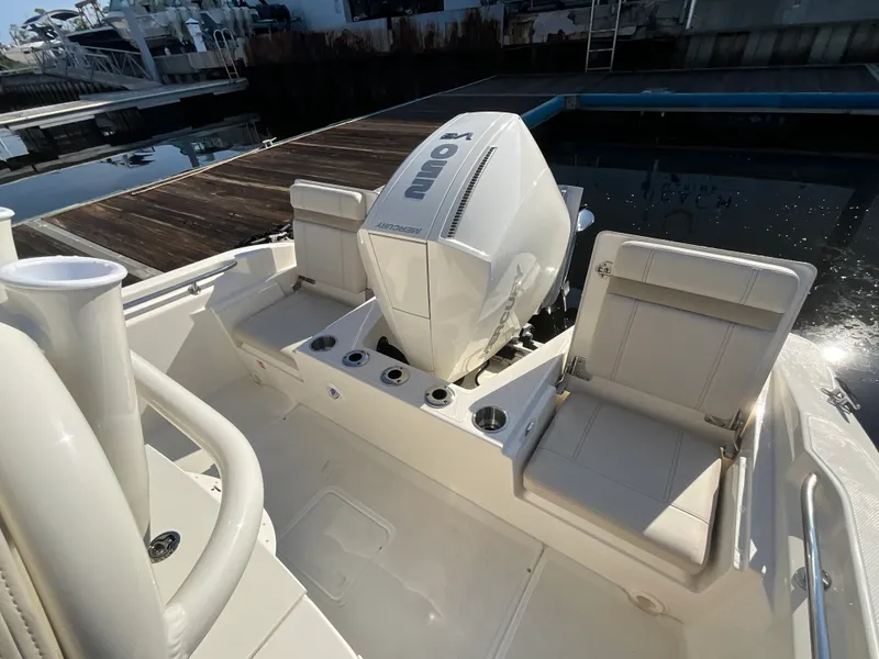Slide: The Image of Boston Whaler 220 Dauntless 2027 - 9