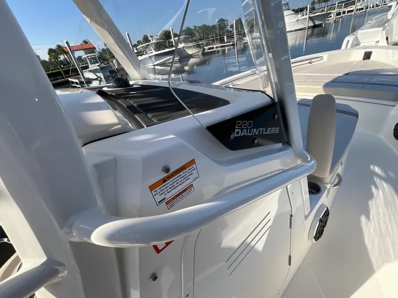 Slide: The Image of Boston Whaler 220 Dauntless 2027 - 14